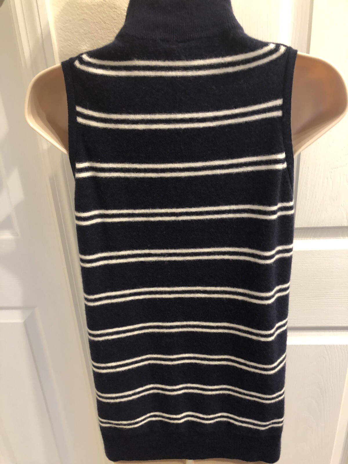 Ladies GAP Sleeveless Mock Turtleneck 