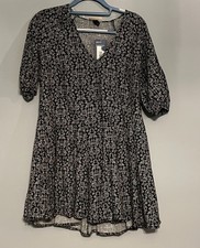Universal Thread Med Summer Dress With Pleated Skirt with Pockets BlackFlowers