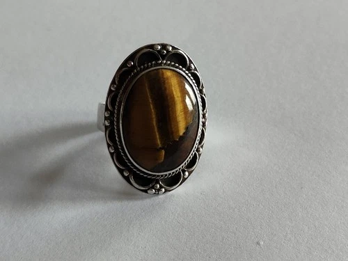Vintage Tigers Eye Silver Cocktail Ring. Hallmarked Sheffield. Ring Size M.