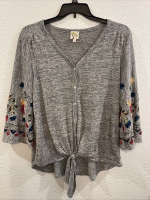 Fig & Flower Embroidered Floral Gray Tie Front Top Size 1X