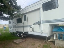 fifth wheel rvs used
