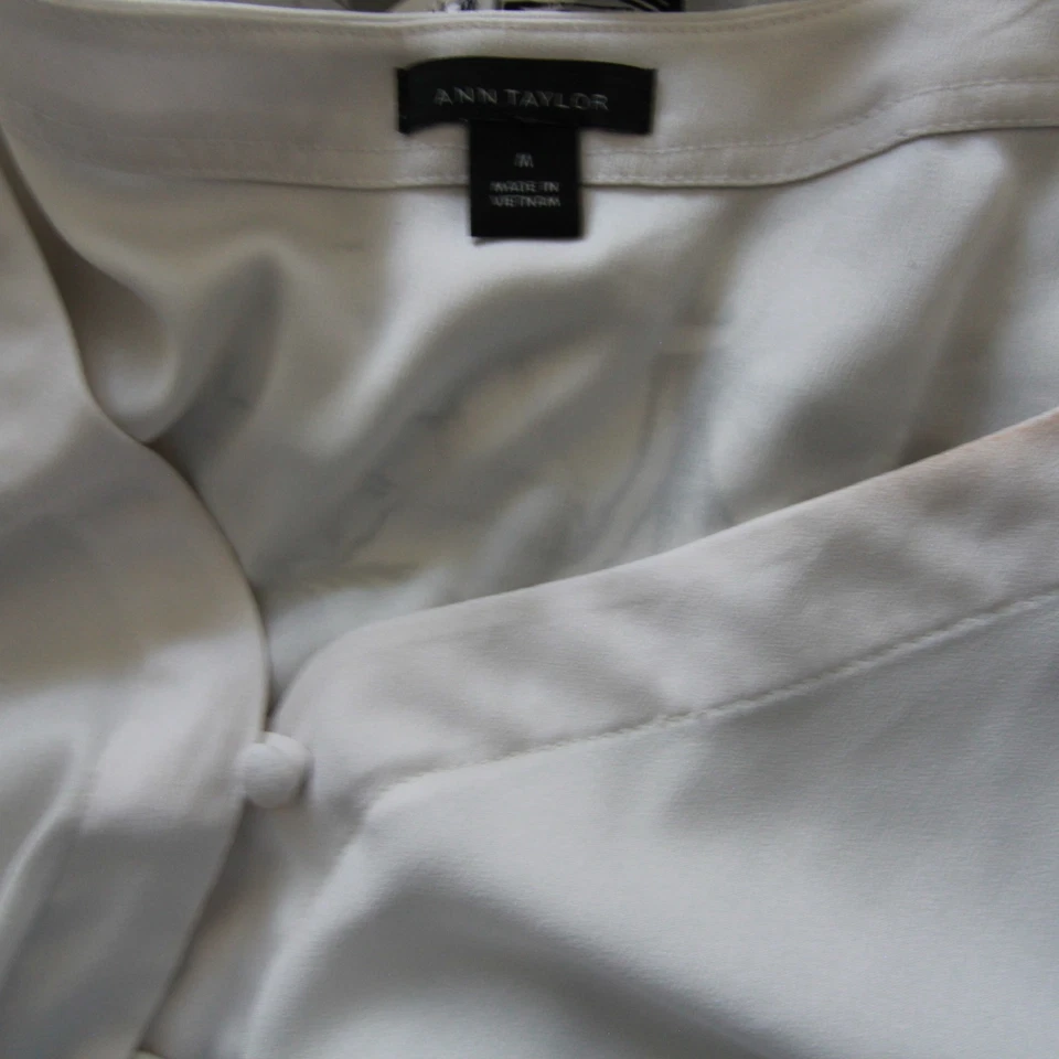 Ann Taylor Bone White Long Sleeve Button Down V Neck Top Size Medium - Image 4 of 4