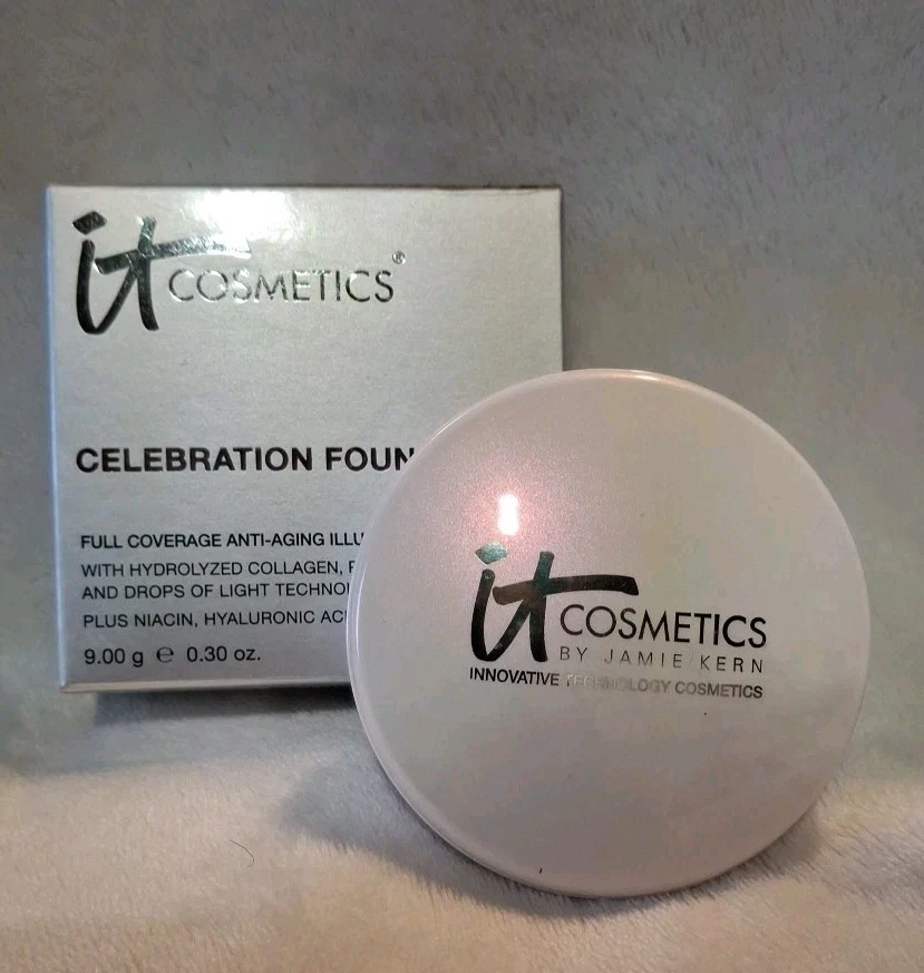 It Cosmetics▪︎ Celebration Foundation Illumination Full Coverage (TAN) .30oz - Image 3 of 4