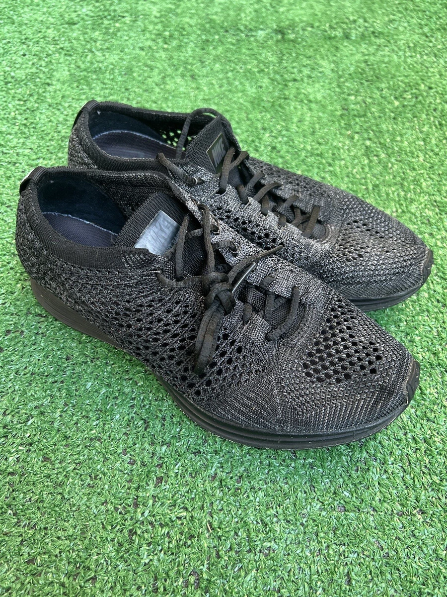 Nike flyknit racer clearance triple black outfit