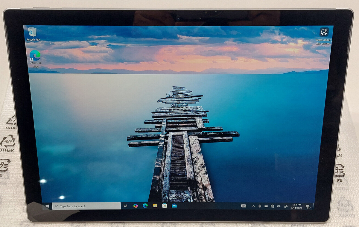 Microsoft Surface Pro 6 1796 i5-8350U 1.7GHz 128GB 8GB RAM w/ 127W
