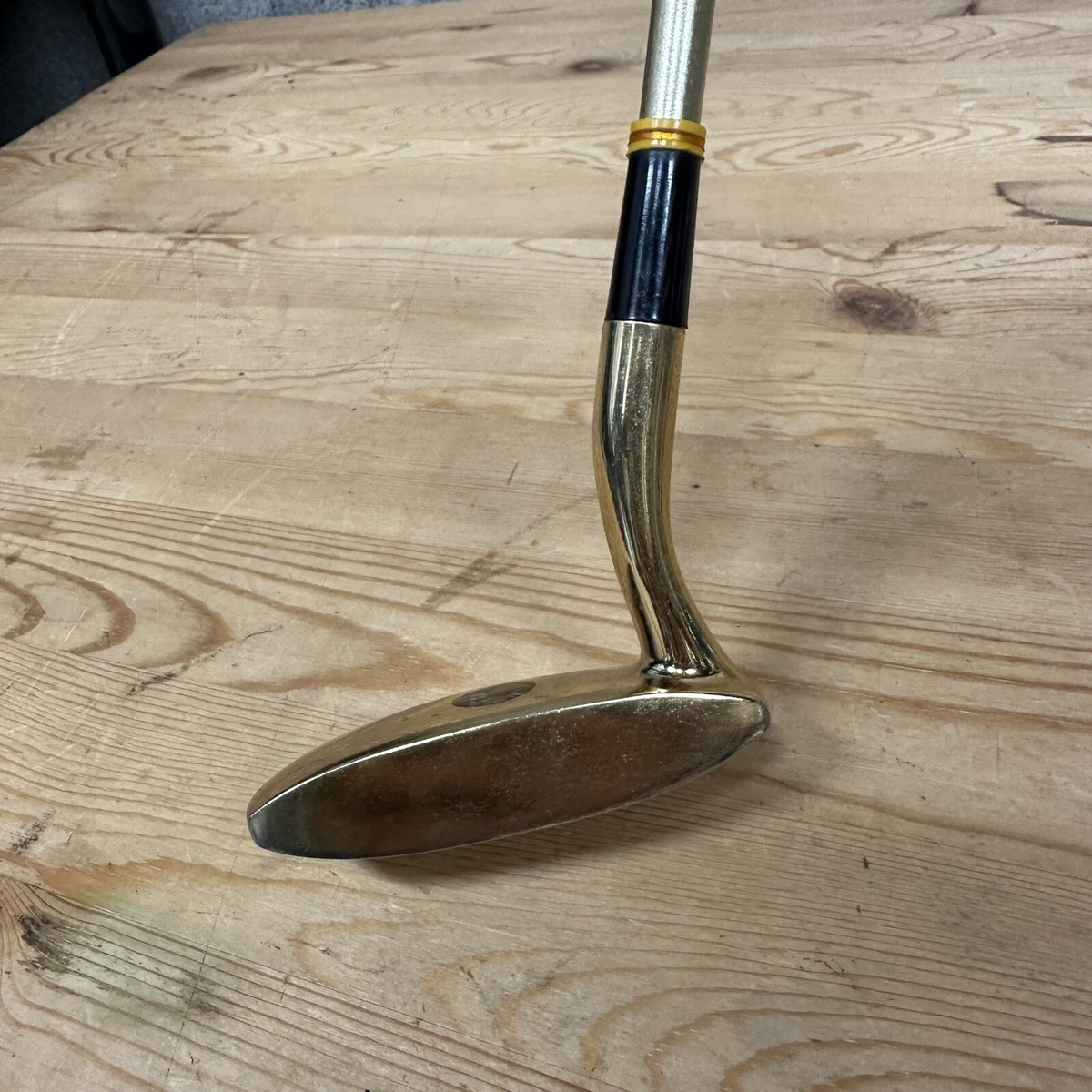 Celebrity 24K Gold Plated Golf Putter. 35in Right Handed. C Logo W