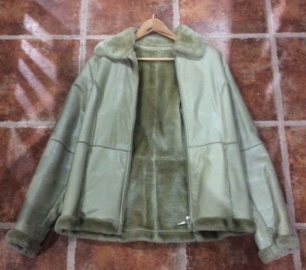 Cazadora de piel color beige