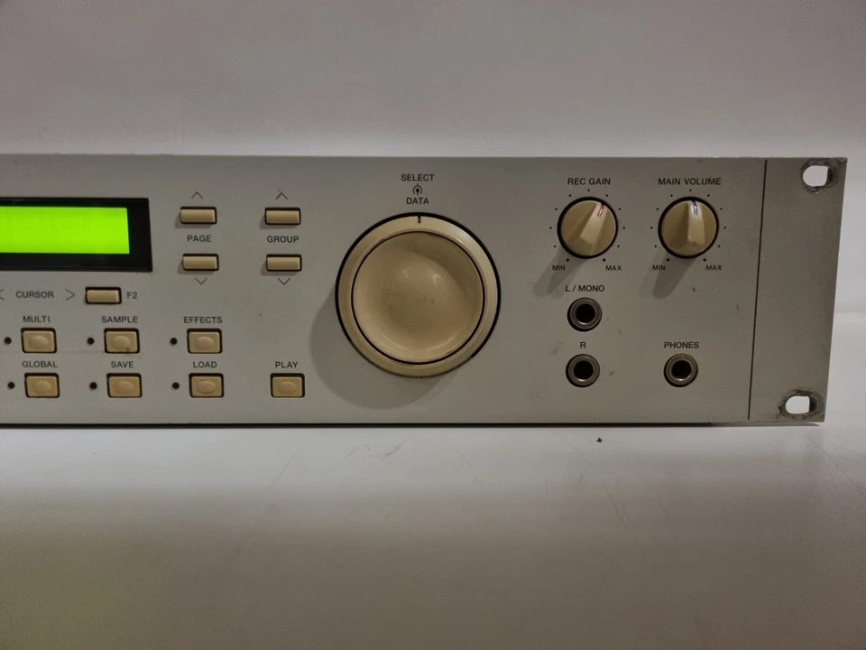 Akai S2000 Midi Stereo Digital Sampler- power Tested - Sold as is - Image 4 of 4
