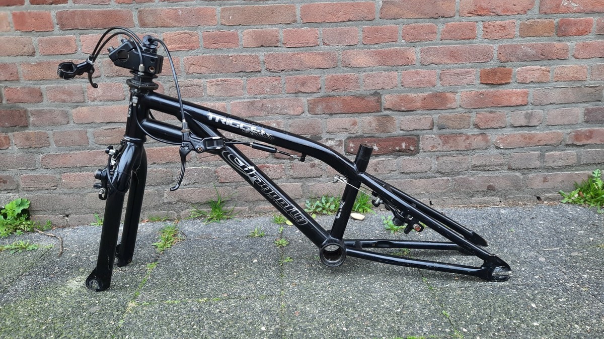 DRAGONFLY TRIGGER classic RARE 07 FLATLAND 20 INCH frame and DRAGONFLY TRIGGER classic RARE 07 FLATLAND 20 INCH frame and