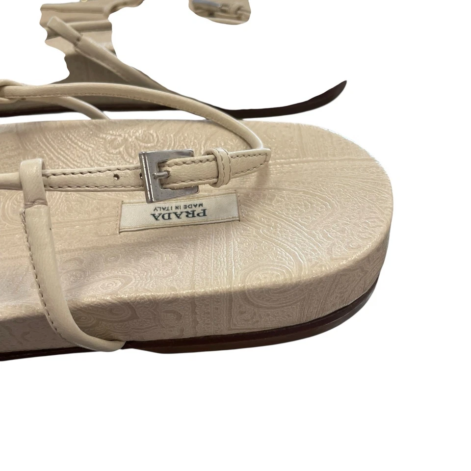 Sandalia vintage Prada de cuero crema con tiras cierre de hebilla para mujer talla 39 / EE. UU. 9 Foto 4 de 4