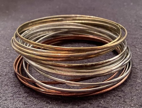 Lot of 17 VTG 1970s TRI COLOR BANGLE BRACELETS-Thin-Plated Silver, Gold, Copper - Picture 2 of 5