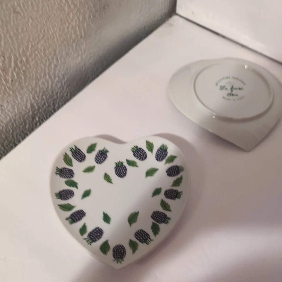 Williams Sonoma La Mure Chene Juego de 4 platos de bayas en forma de corazón aperitivo de postre Foto 4 de 4