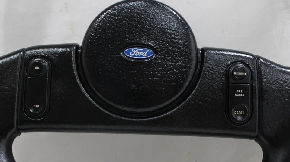 Volante Ford Mustang 1987-1989 con control de crucero y botón de tapa de bocina Foto 3 de 4