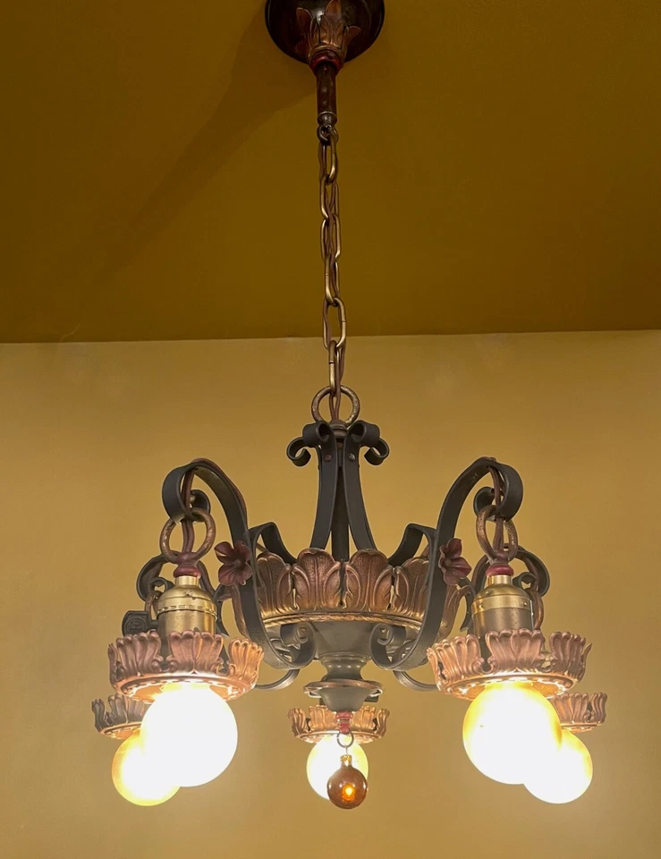 Lámpara de araña vintage de 5 brazos estilo correa negra vintage Lighting años 20. Foto 3 de 4