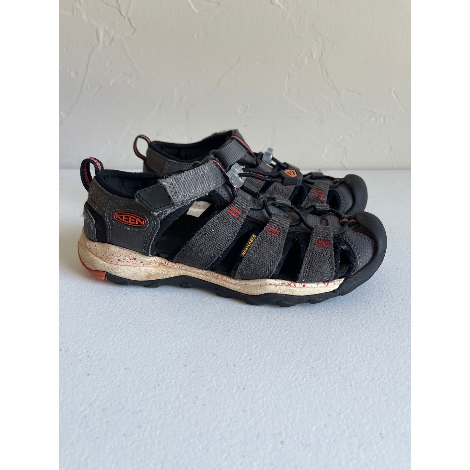 Sandali KEEN grigio rosso giovanile taglia 2 passeggio escursionismo campeggio punta berretto pescatore
