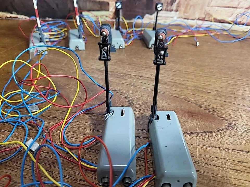 Marklin HO Yard Signals, Semaphore's Red/green Lights Mix - Image 3 of 4