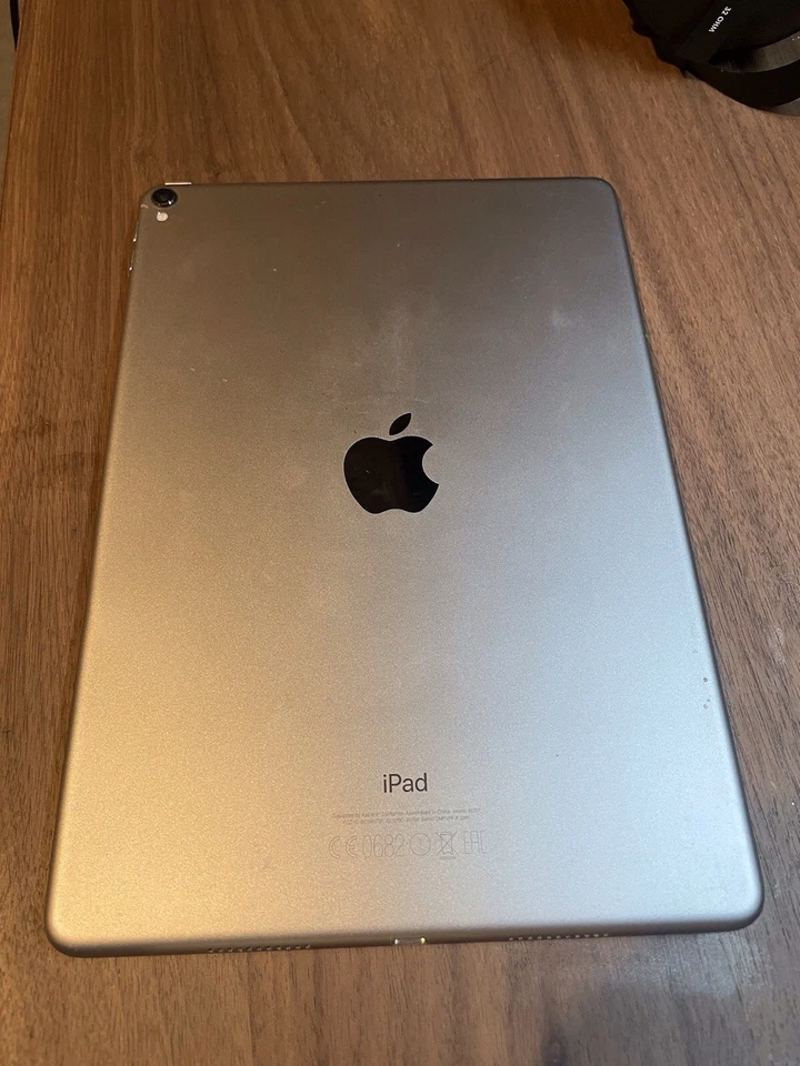 Apple iPad Pro (2017) 64GB, Wi-Fi, 10.5in - Space Grey - iOS 17. - Image 3 of 4
