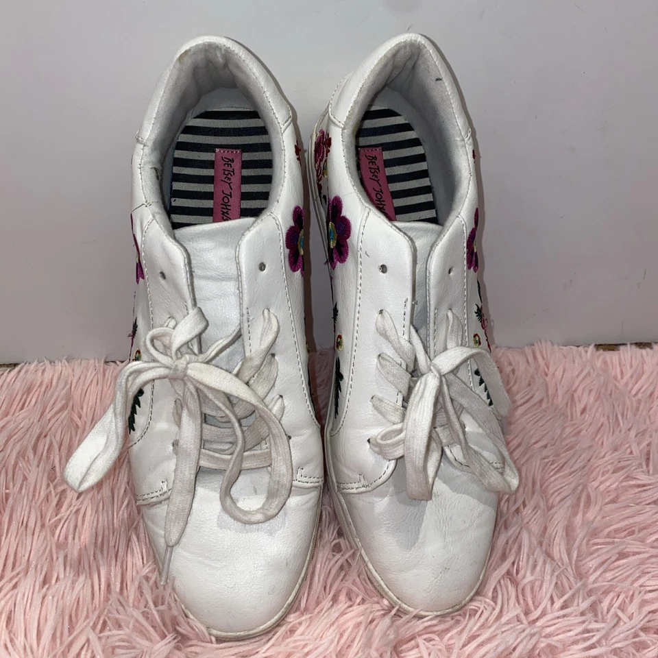 Tenis para mujer Betsey Johnson mayas de caña baja con cordones de moda-talla 11 Foto 2 de 4