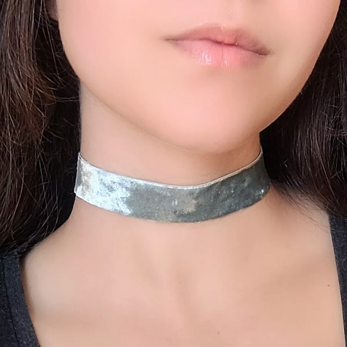 Elastic on sale velvet choker