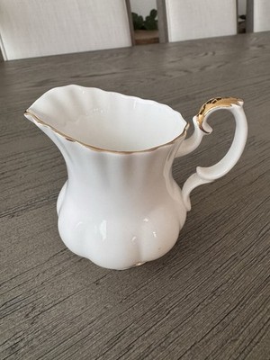 Royal Albert,Bone China England   Val D or , Creamer