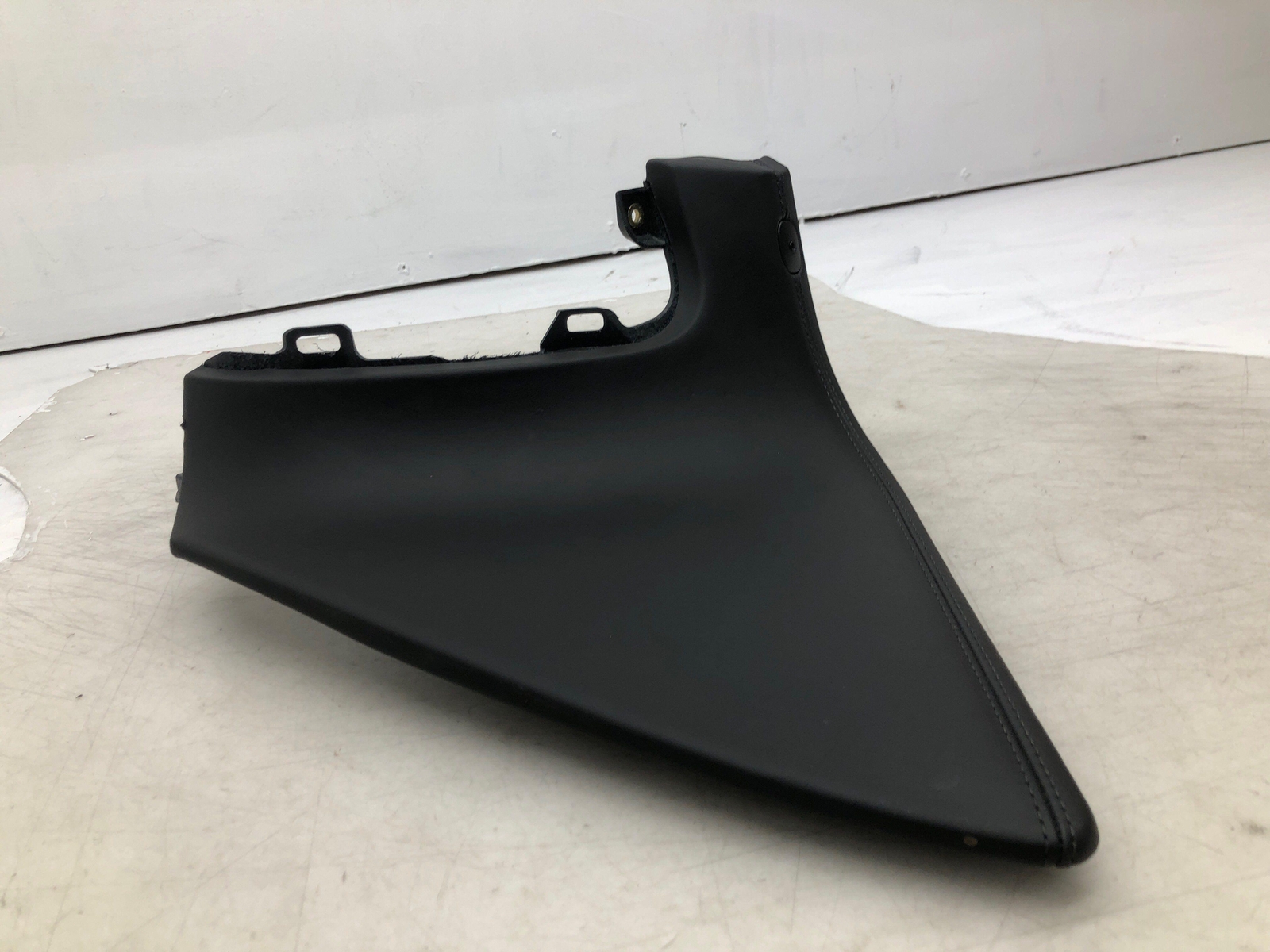 2016-2020 BENTLEY BENTAYGA LOWER LEFT DASH CONSOLE SIFE COVER W/TEMP SENSOR