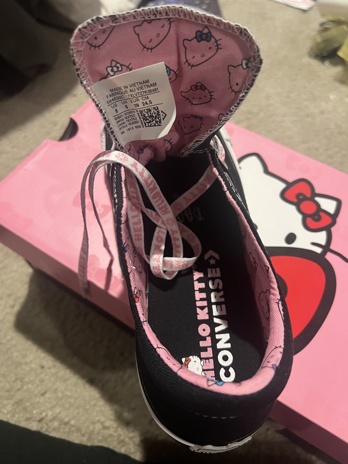 Size 8 - Converse Chuck Taylor All Star Madison OX x Hello Kitty Black Prism Pin image 4