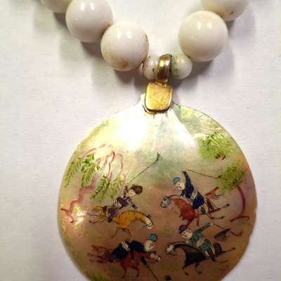 VTG white /gold beaded necklace w/ Turquoise stones hand painted shell Pendant