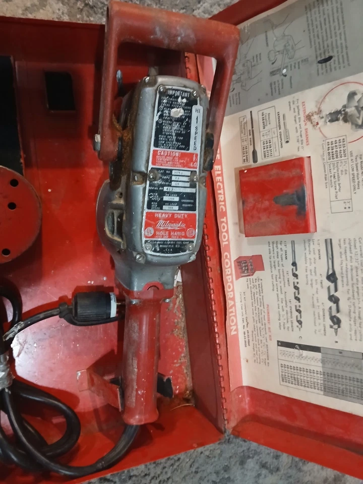 Milwaukee Vintage 1675-1 1/2in 120V Heavy-Duty Drill & Milwaukee Tool Case  - Image 3 of 4