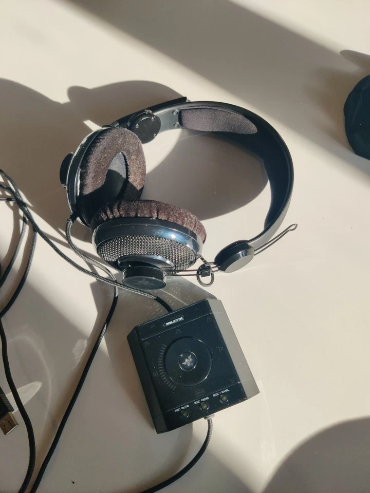 Razer Megalodon - 7.1 Gaming Headset - USB + Custodia Originale Razer - Immagine 2 di 4