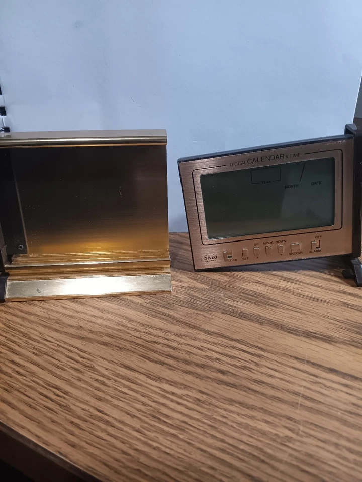 (read description) Selco Quartz Coca-Cola Desk Clock Calendar - Image 3 of 4