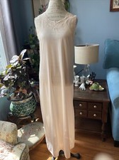 Vintage Contessa Peach Nylon Scalloped Edge Slip Dress Night Gown Medium