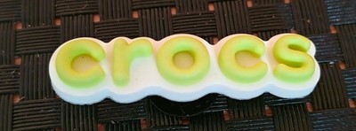 Crocs Logo Schriftzug Jibbitz Charm grün 100% original Sammler Neu