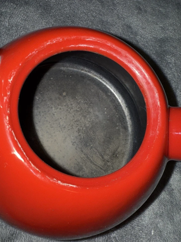 Chantal Limited Edition 1.8QT Classic Tea kettle Apple Red Harmonica Whistle - Image 4 of 4