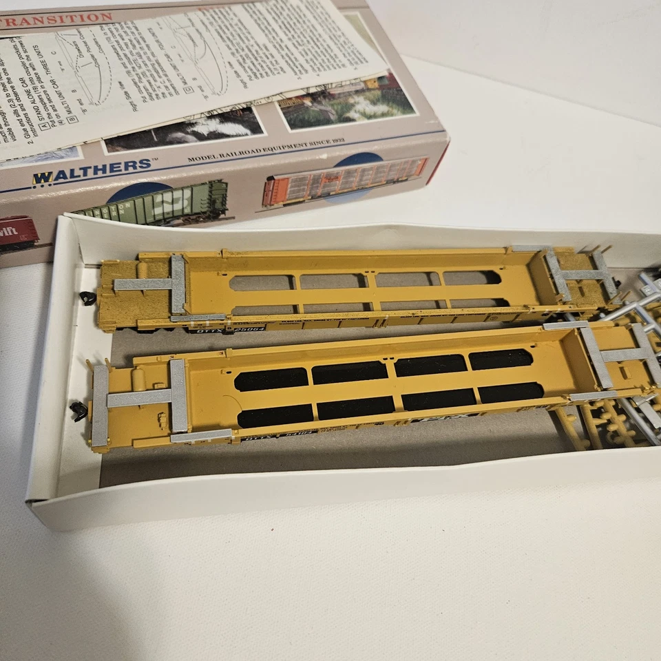 Walthers HO Scale 70' Thrall Double Stack Car TTX Single Unit Kit 932-3901 - Image 3 of 4