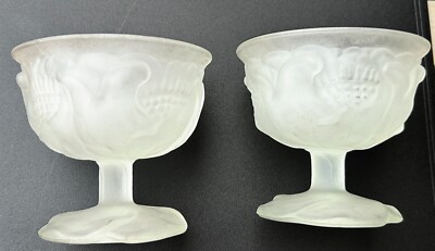 Set of 2 VTG Avon Flowerfrost Embossed Flowers Clear Satin Glass 3 1/2'' Sherbet