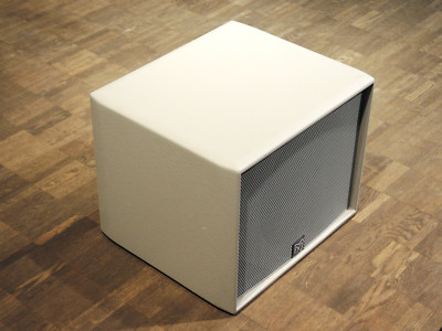 Martin Audio AQ 112 P Subwoofer PA-Lautsprecher Sub Bass 1.400W Peak hellgrau