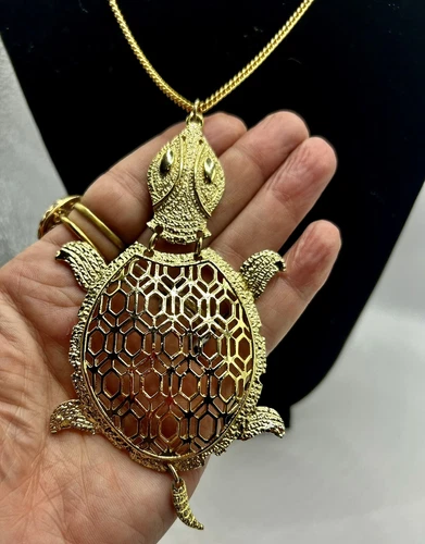 Vtg 1960s Art Deco Cutout Gold Tone Turtle Pendant Link Chain Necklace Jewelry