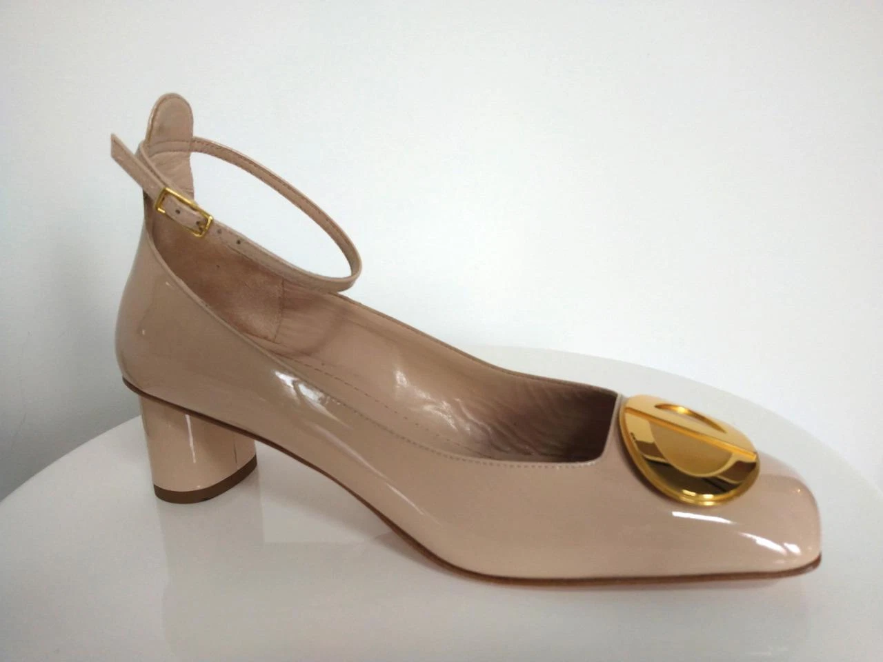 Authentique escarpins Christian Dior nude patent plaque CD taille 37