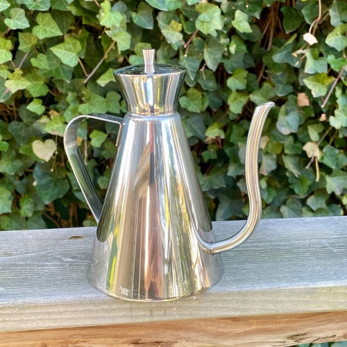 7"Steel Olive Oil Can Pour Dispenser Kitchen Long Spout 4.5" Base New Condition