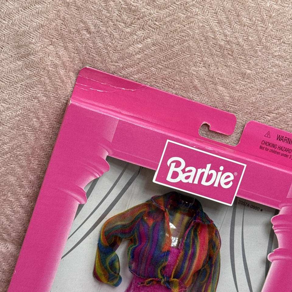 Barbie Fashion Avenue Boutique #18126 Vestido de Terciopelo Rosa y Top Transparente Foto 3 de 4