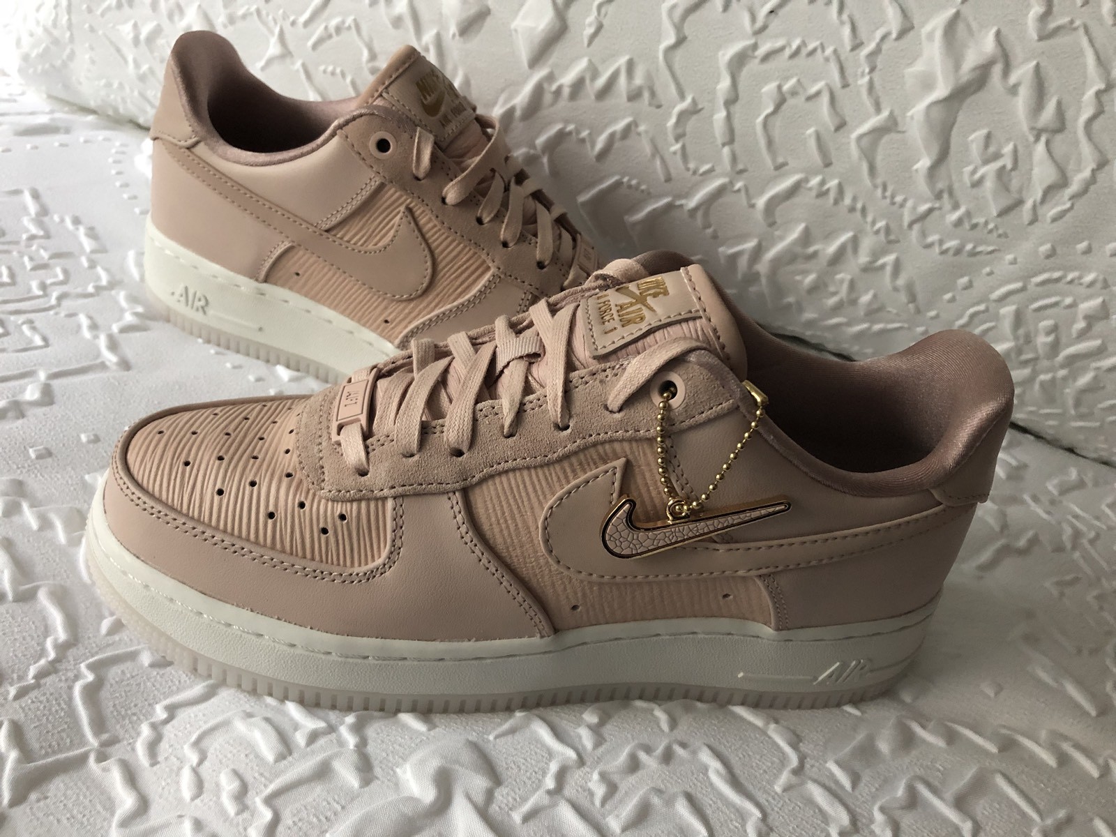 NEW Nike Womens Air Force 1 '07 LX 898889-201 Particle Beige Pink Size 7.5 NEW Nike Womens Air Force 1 '07 LX 898889-201 Particle Beige Pink Size 7.5