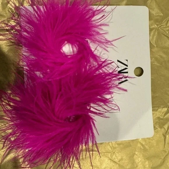 PENDIENTES PLUMAS ZARA FUCSIA NUEVOS CON ETIQUETAS Foto 3 de 4