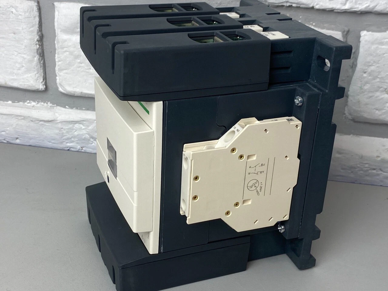 Contactor TeSys Deca LC1D115F7C 3P(3NO) AC-3/AC-3e 440V 115A 110V AC 50/60Hz 3389110377088 - thumbnail 2