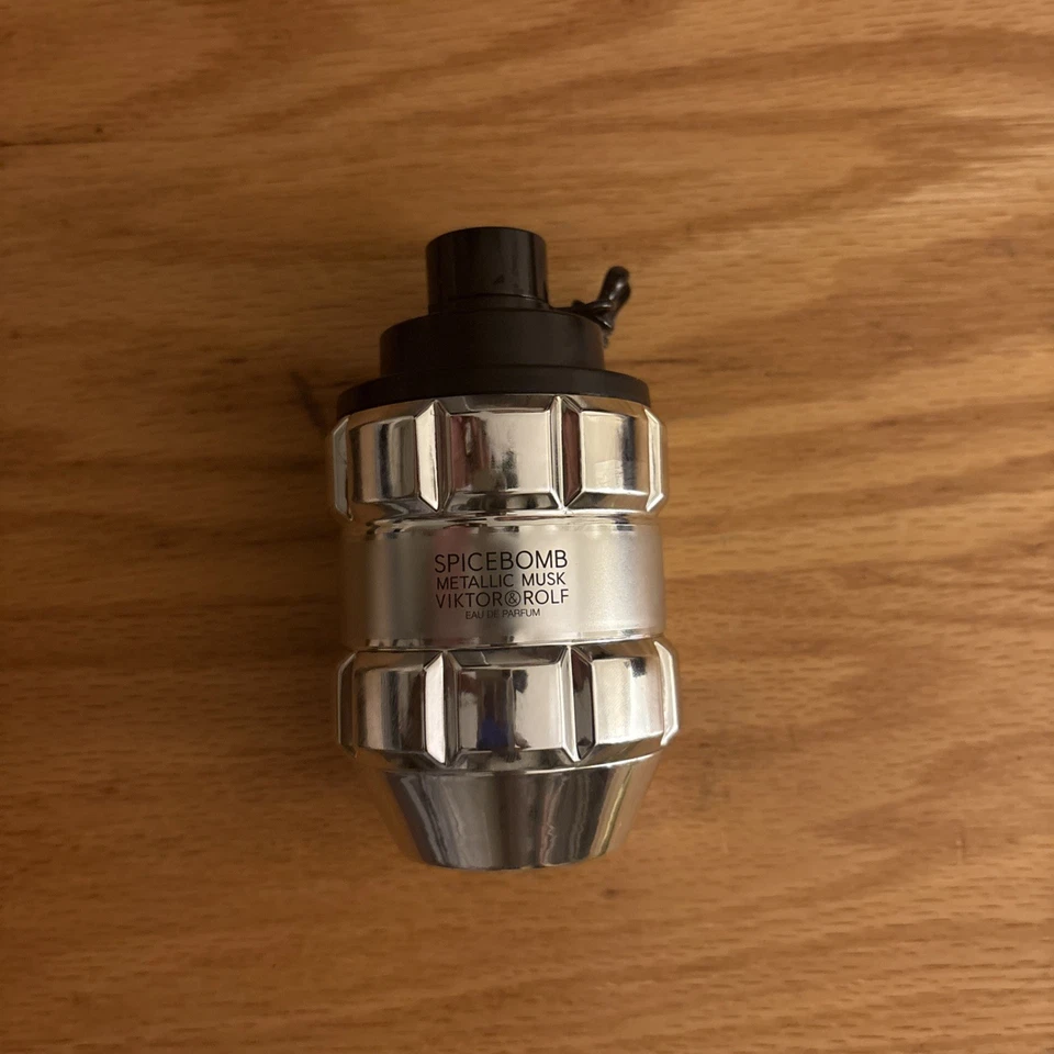 Viktor&Rolf Spicebomb Metallic Musk Eau de Parfum con Pimienta y Almizcle Foto 2 de 3