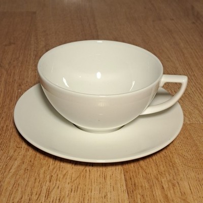 Tee/Kaffeetasse und Untertasse von Jasper Conran/Wedgwood, Vintage weißes Porzellan 