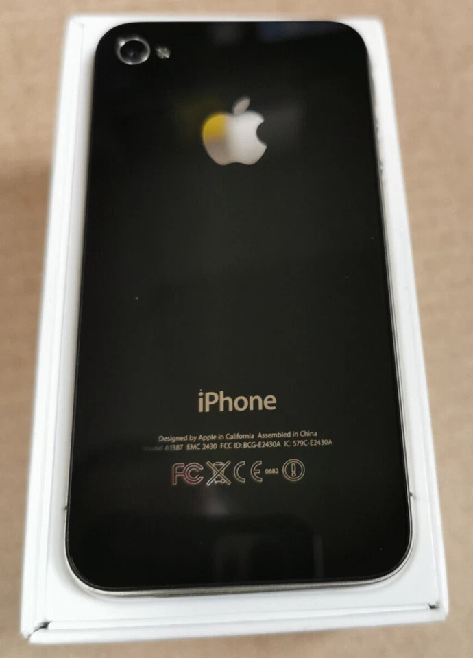 Apple iPhone 4s 16GB Smartphone - Black (Network Locked) With Box - Image 3 of 4