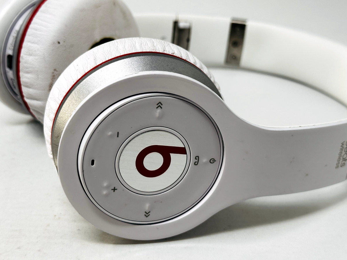 Beats Solo by Dr. Dre Wireless Headphone White 810-00012-01 Beats Solo by Dr. Dre Wireless Headphone White 810-00012-01