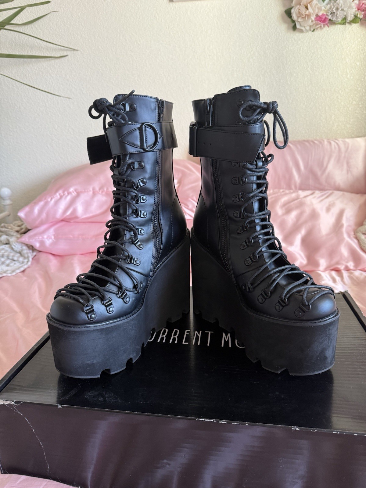 TRAITOR BOOTS CURRENT MOOD - image 4