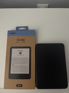 Amazon Kindle Gen 11 16GB Black Wi-Fi eBook Reader with Case/Stand