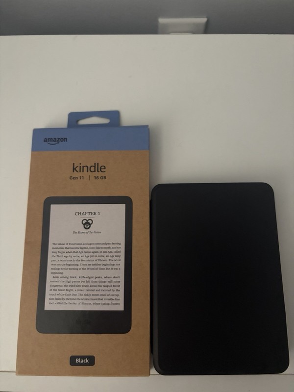 Amazon Kindle Gen 11 16GB Black Wi-Fi eBook Reader with Case/Stand